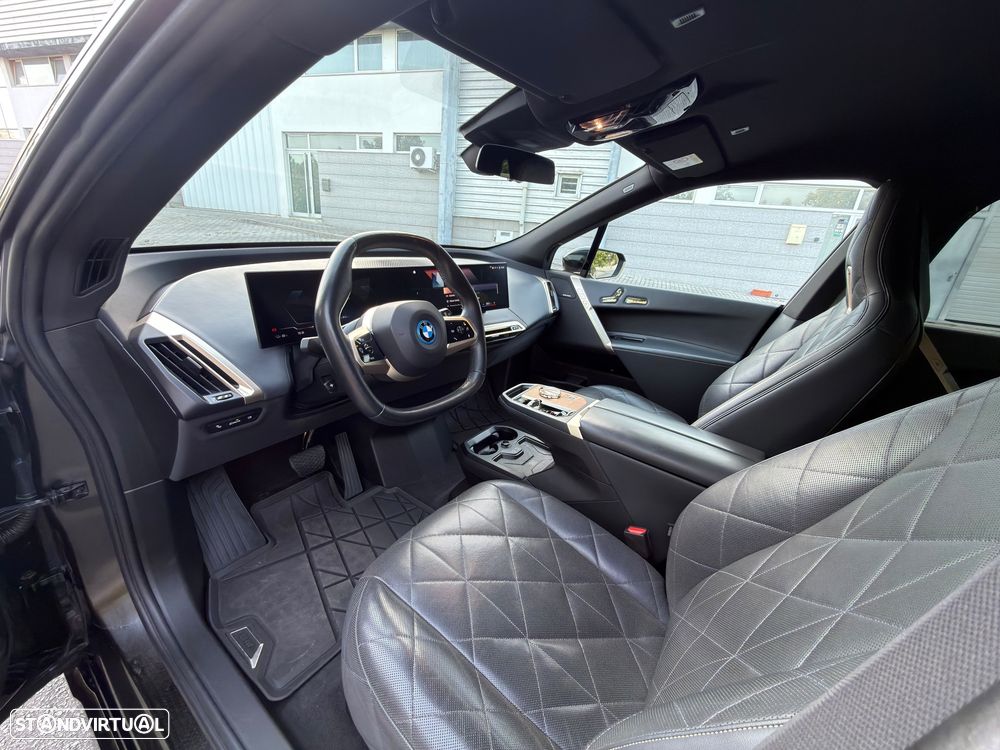 BMW iX xDrive 40 Pack Desportivo - 37