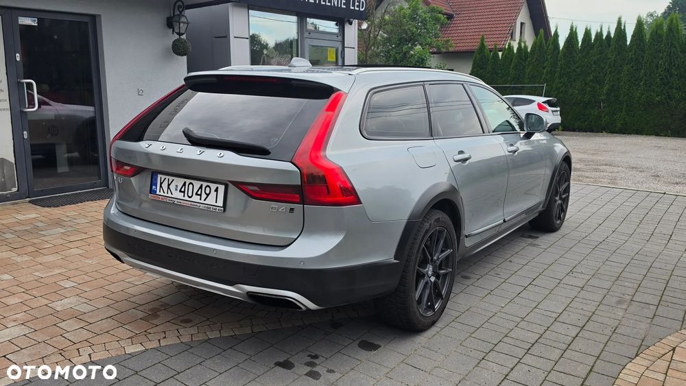 Volvo V90 D4 Momentum Pro - 3