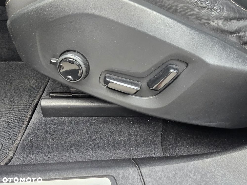 Volvo XC 60 B4 D AWD Ultimate Bright - 11