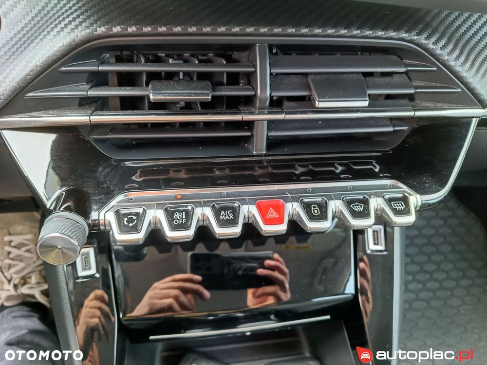 Peugeot 208 - 21