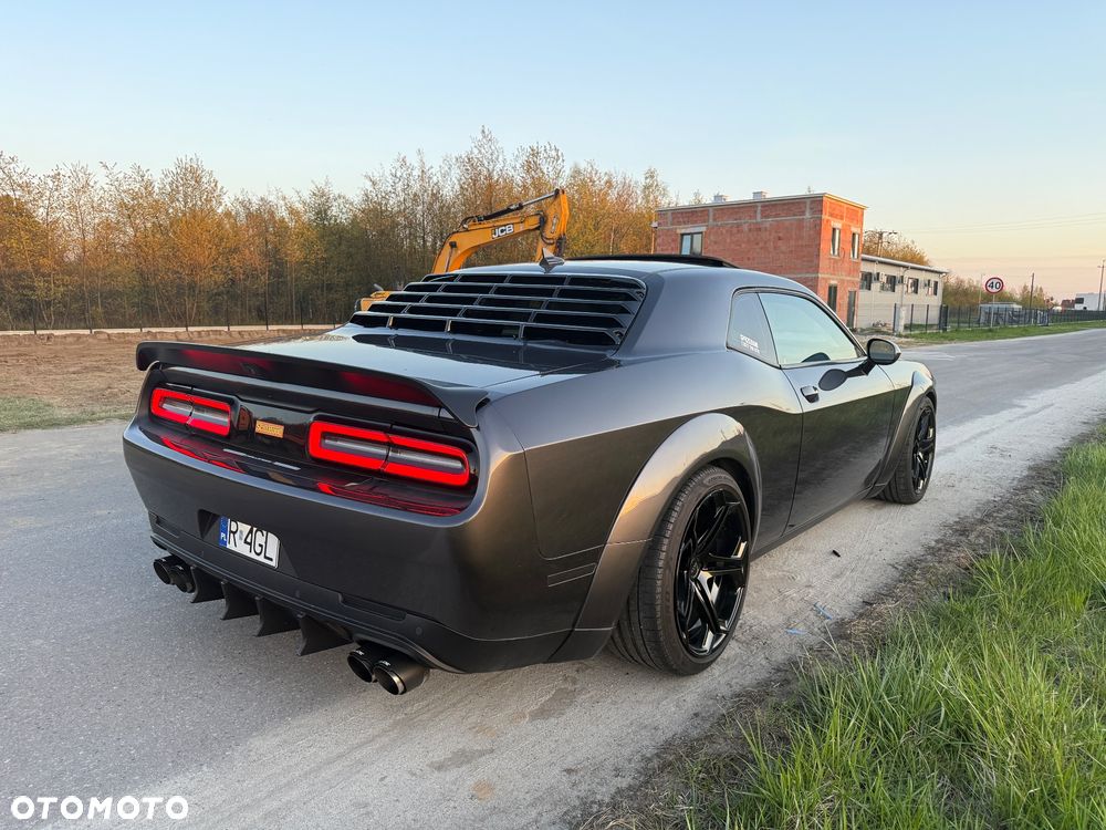 Dodge Challenger - 8