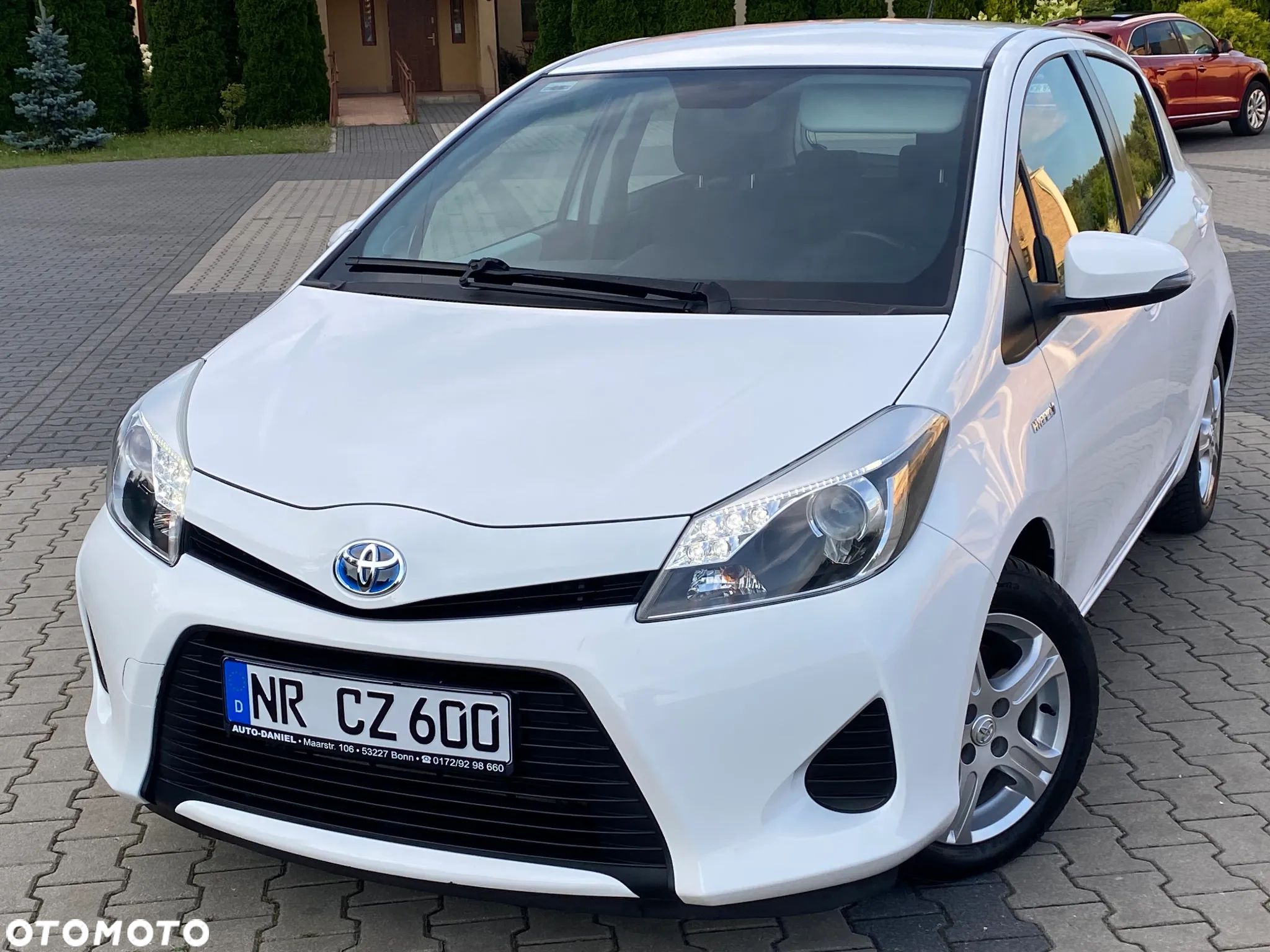 Toyota Yaris Hybrid 100 Premium - 1