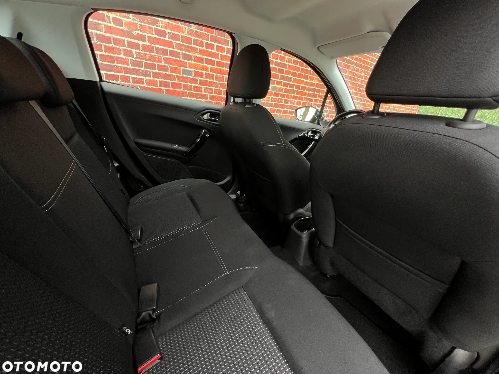 Peugeot 208 - 18