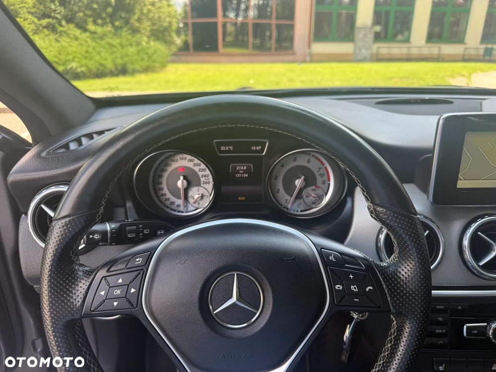 Mercedes-Benz GLA 200 UrbanStyle Edition - 27