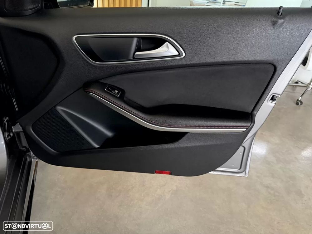 Mercedes-Benz A 180 d AMG Line - 39