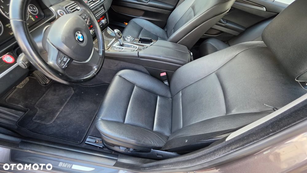BMW Seria 5 528i Sport-Aut Luxury Line - 13