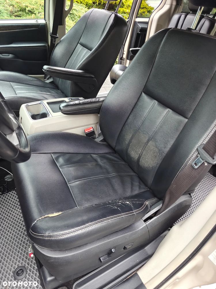 Chrysler Town & Country 3.6 Limited - 7