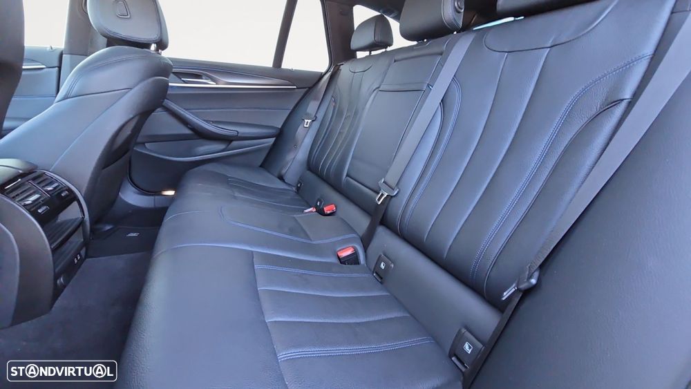 BMW 530 e Pack Desportivo M - 14