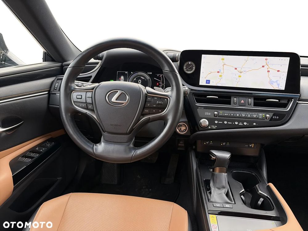 Lexus ES 300h Business Edition - 16