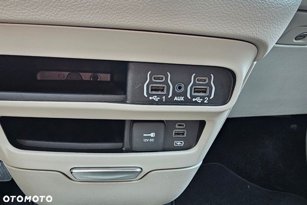 Chrysler Pacifica - 28