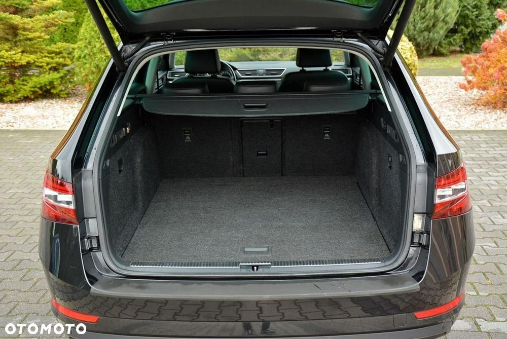 Skoda Superb 2.0 TDI DSG Premium Edition - 34