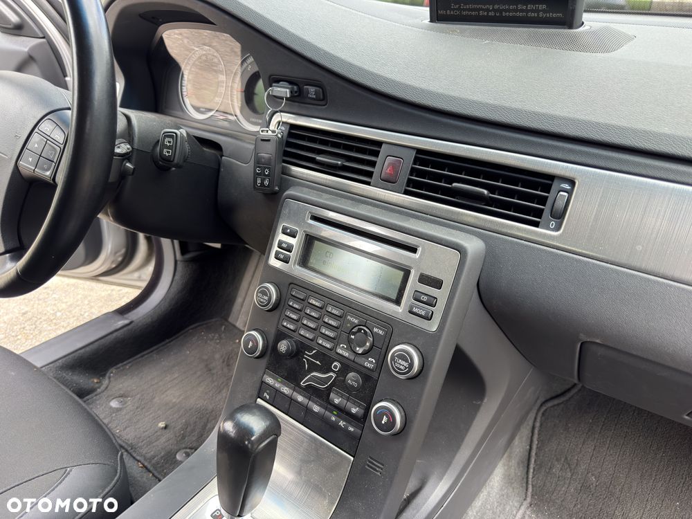 Volvo V70 D5 AWD Summum - 28