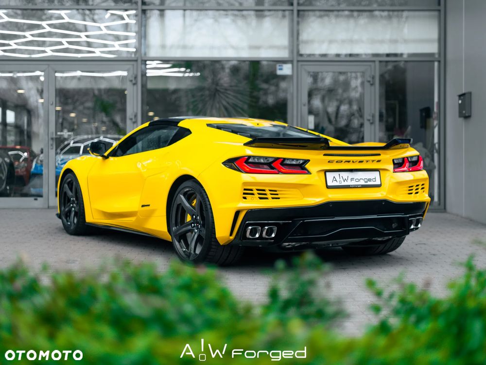 Chevrolet Corvette - 11