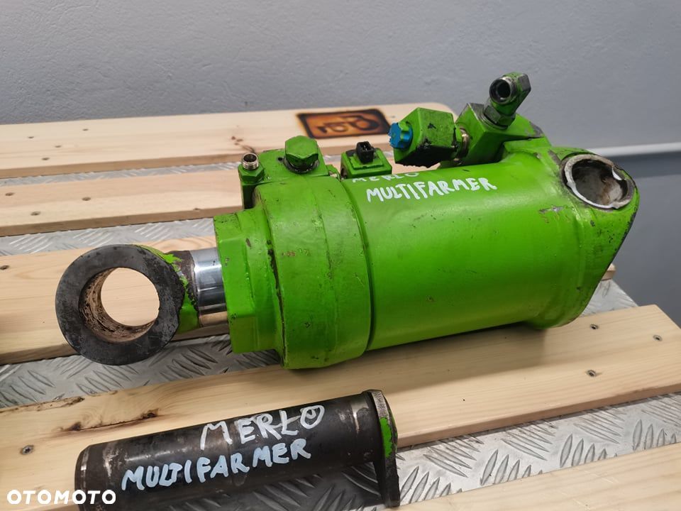 Siłownik stabilizacji osi Merlo .... Multifarmer - 3