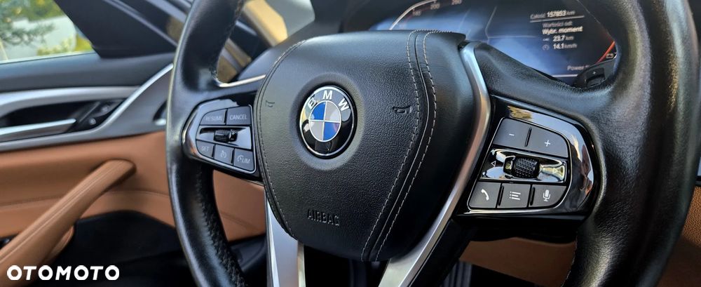 BMW Seria 5 520d xDrive - 24