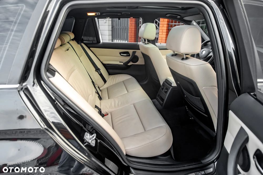 BMW Seria 3 330d xDrive DPF Touring Edition Exclusive - 21