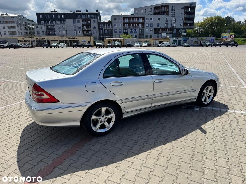 Mercedes-Benz C-Class 2005 photo 3