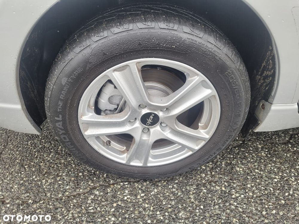 Toyota Avensis 1.8 Comfort - 11