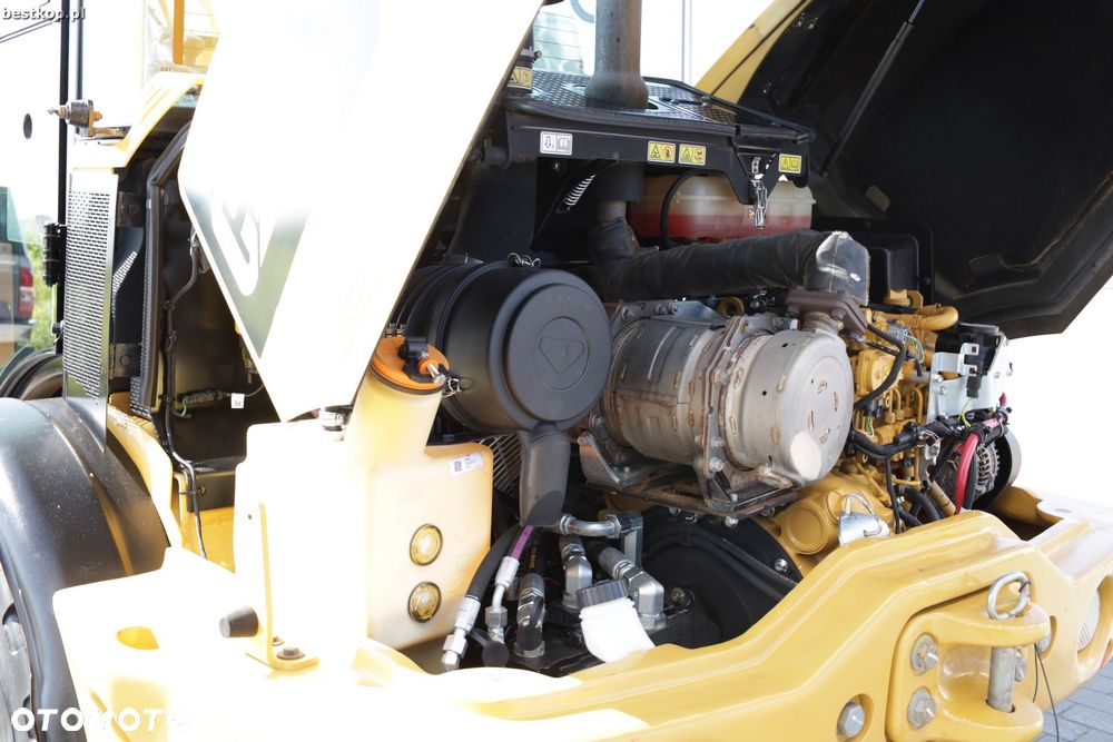 Caterpillar CAT 906M - 36