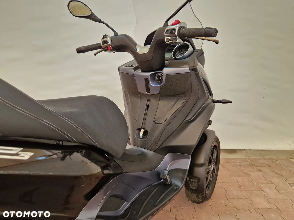 Piaggio MP-3 - 25