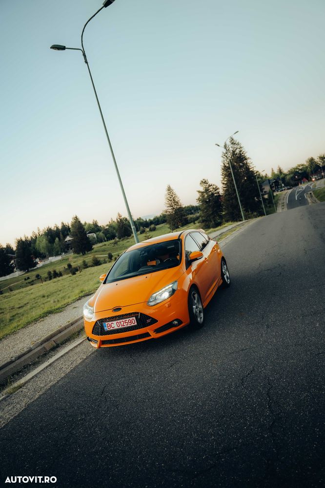 FORD Focus 2013 — imagine 2