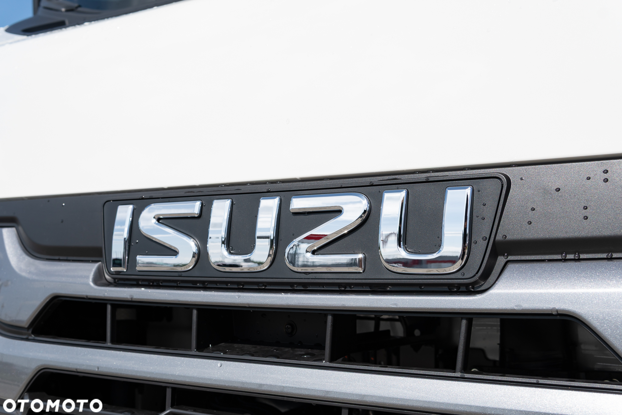 Isuzu M27 - 17