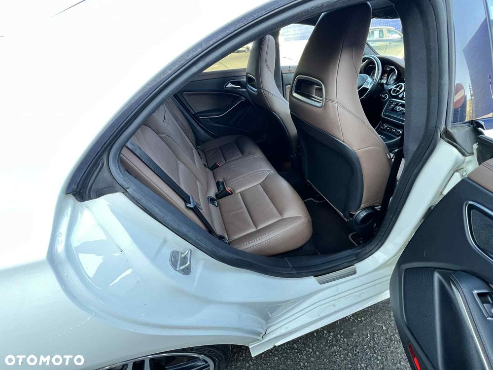Mercedes-Benz CLA 200 CDI 7G-DCT AMG Line - 12