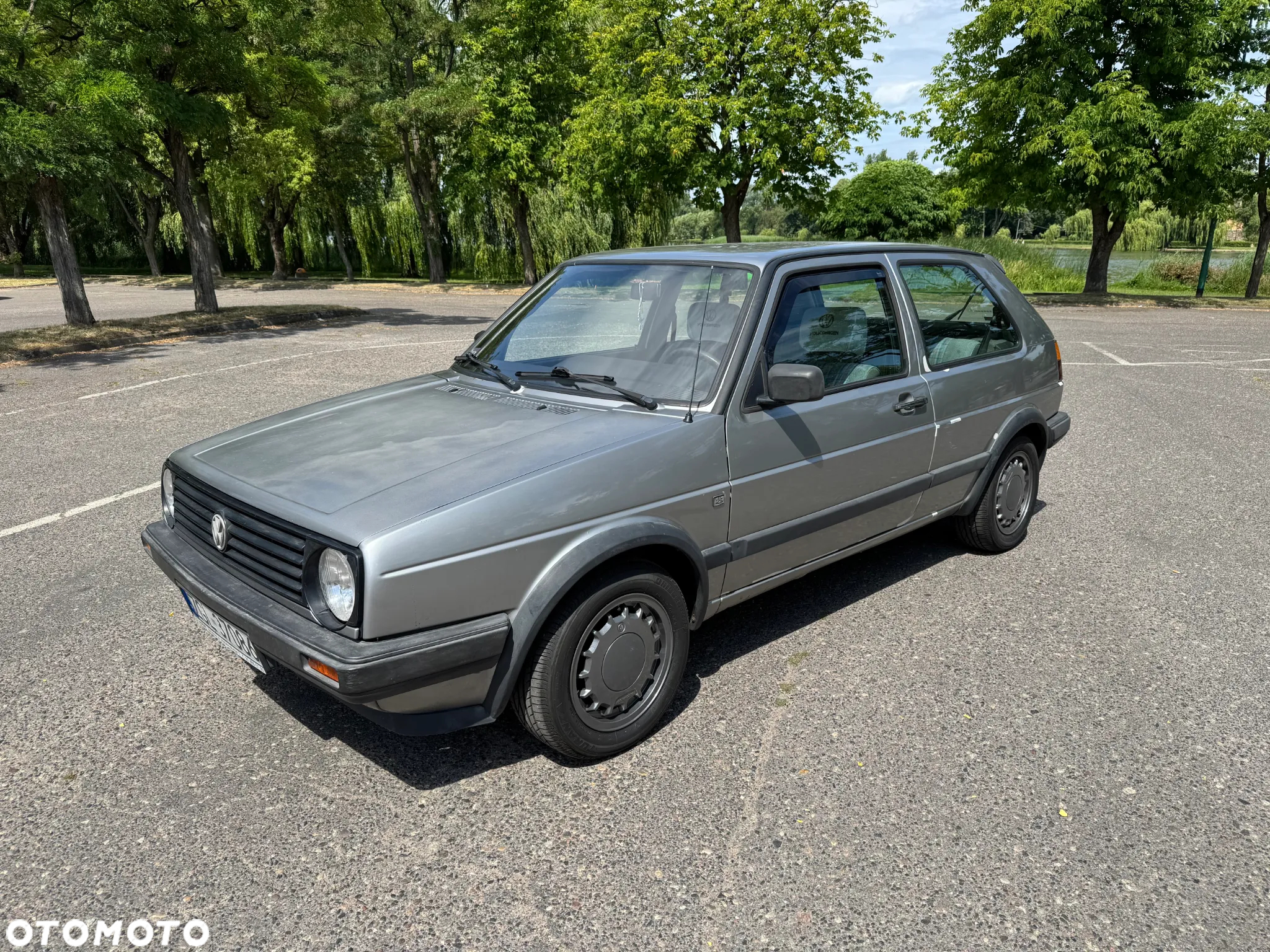 Volkswagen Golf - 2