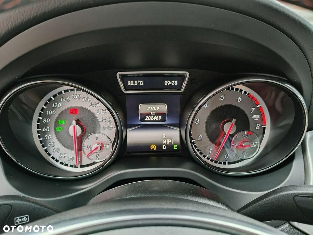 Mercedes-Benz CLA 180 7G-DCT AMG Line - 22