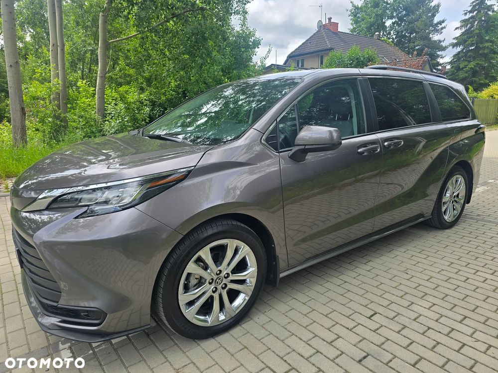 Toyota Sienna - 2