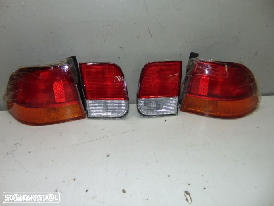 Honda Civic 4pt 1996 farolins de trás - 1