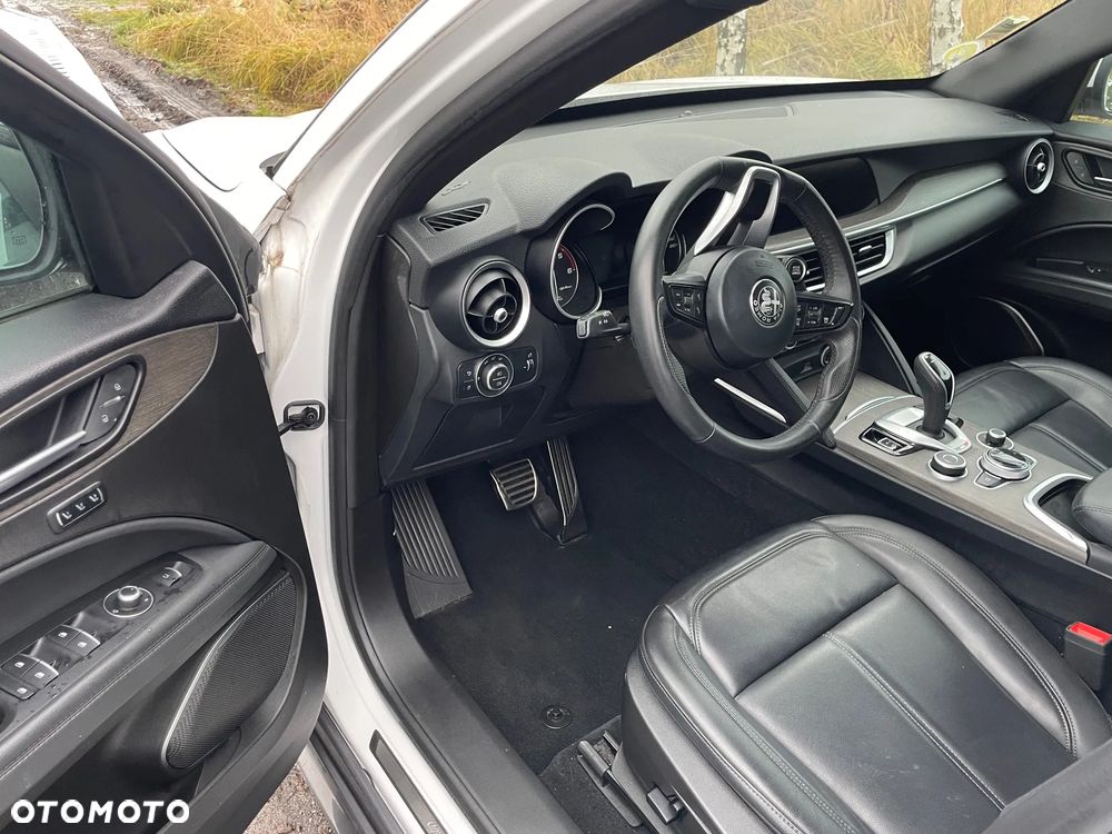 Alfa Romeo Stelvio - 6