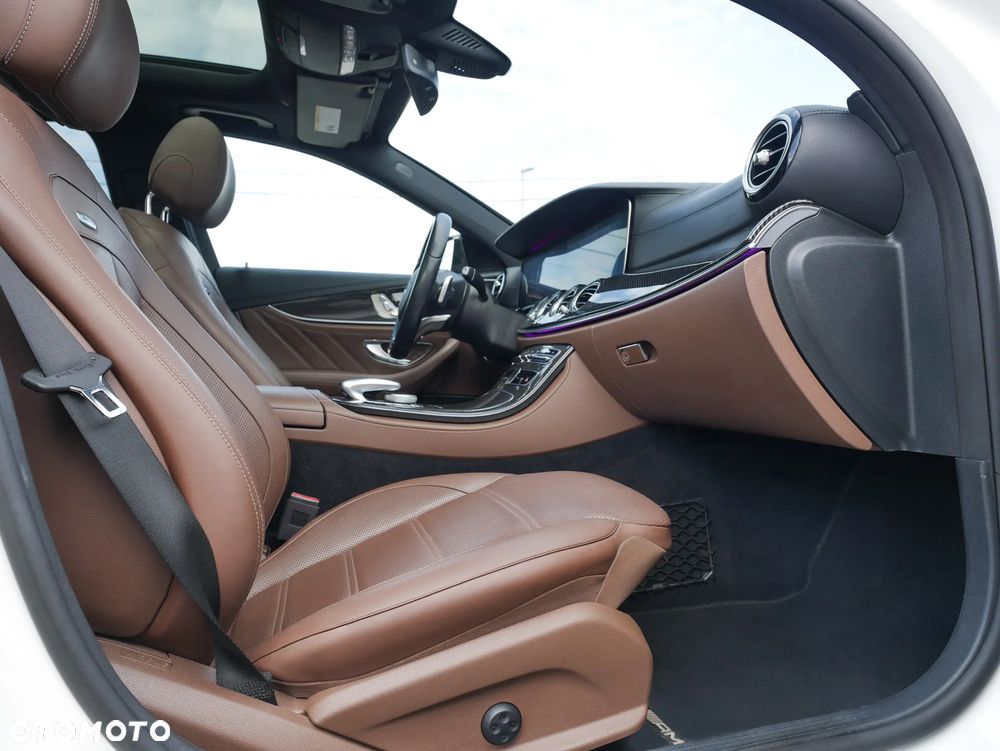 Mercedes-Benz Klasa E 43 AMG 4-Matic - 23