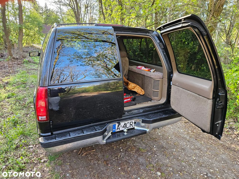 Chevrolet Suburban - 18