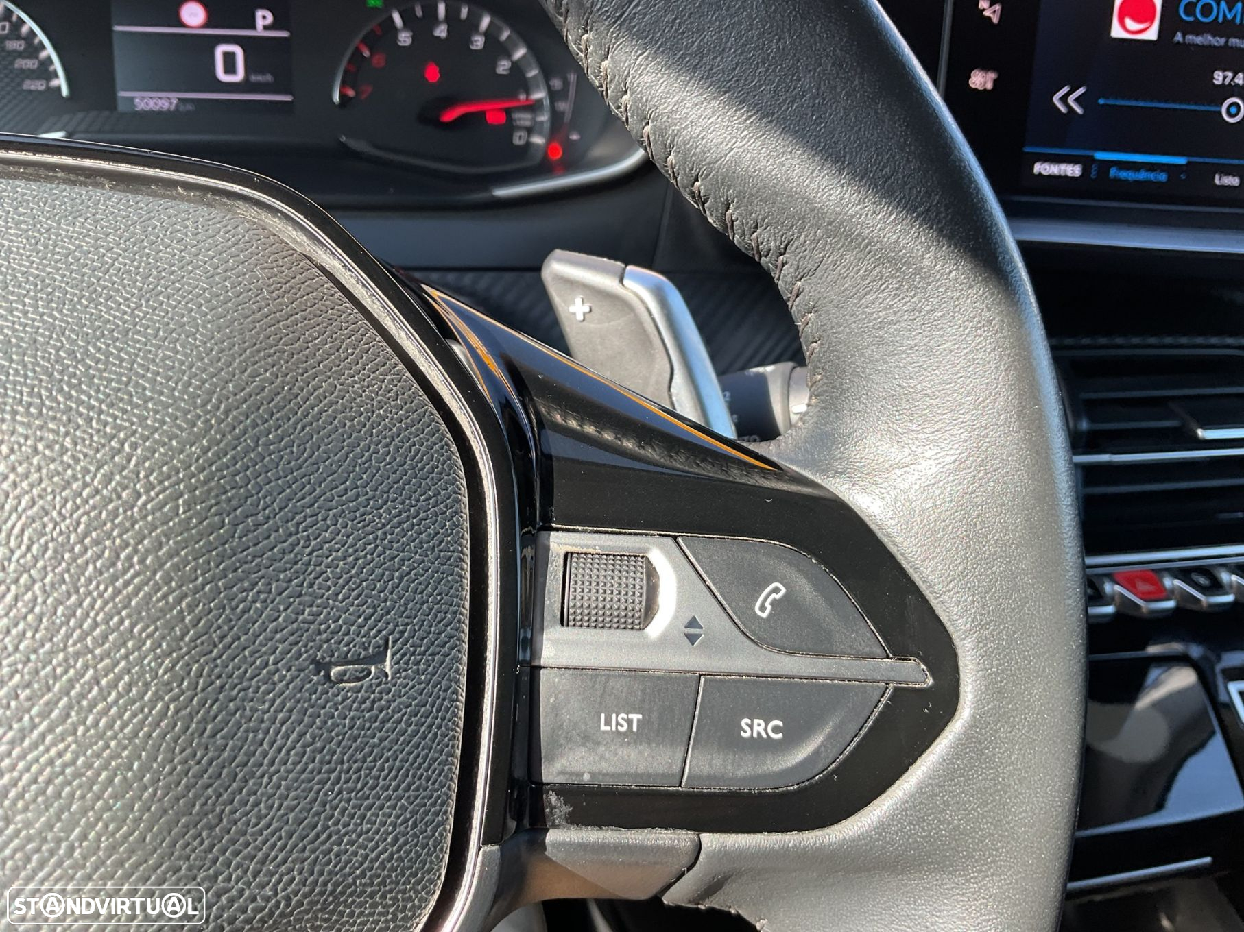Peugeot 2008 1.2 PureTech Allure Pack EAT8 - 33