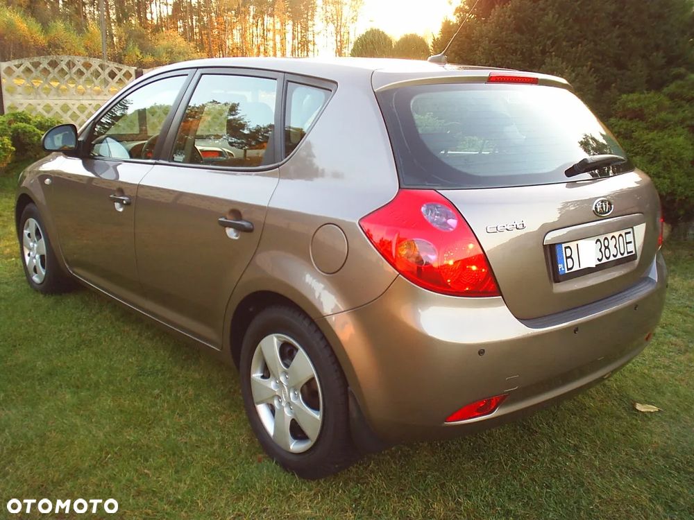 Kia Ceed - 22