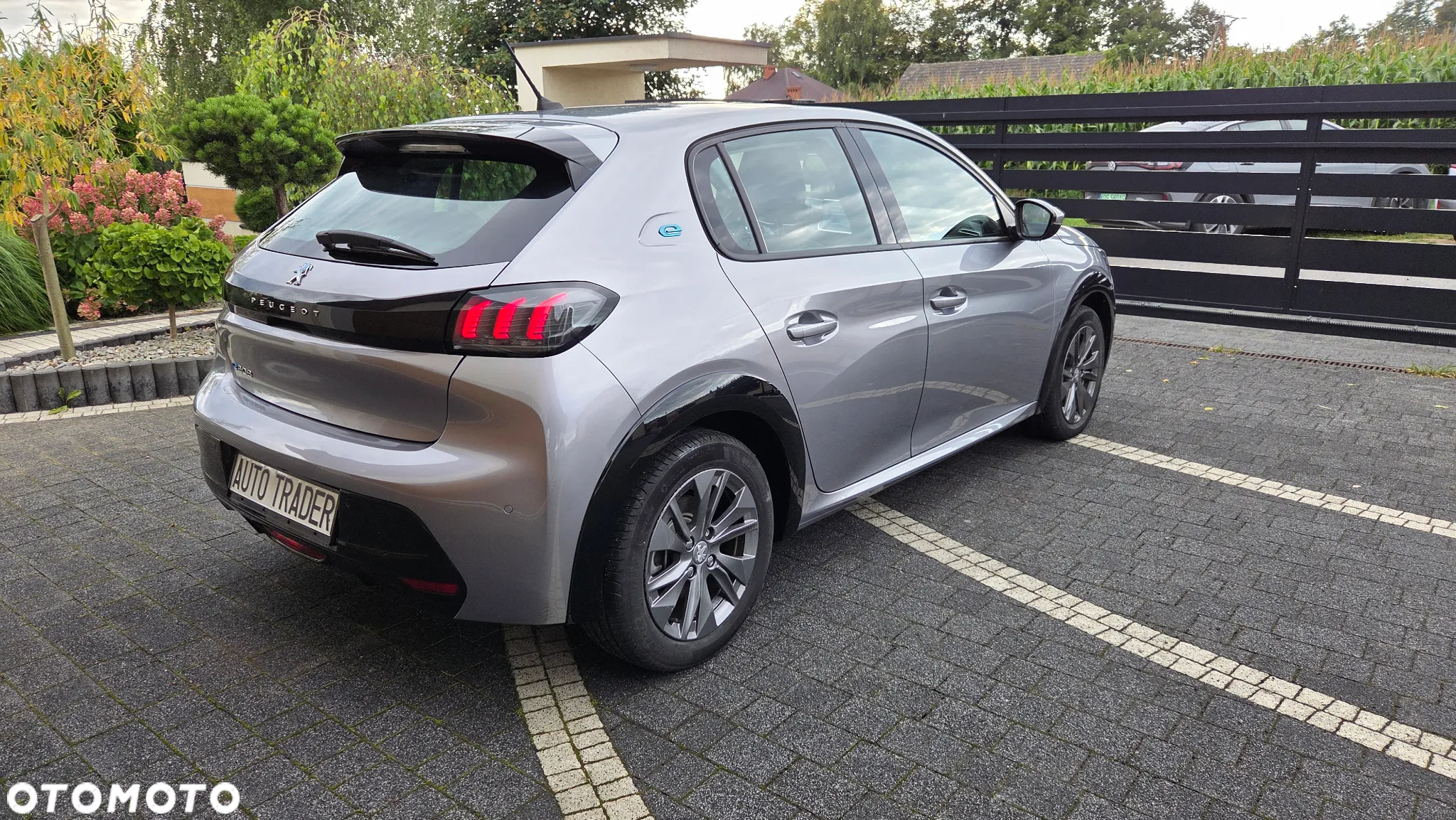Peugeot 208 e-208 Allure - 23