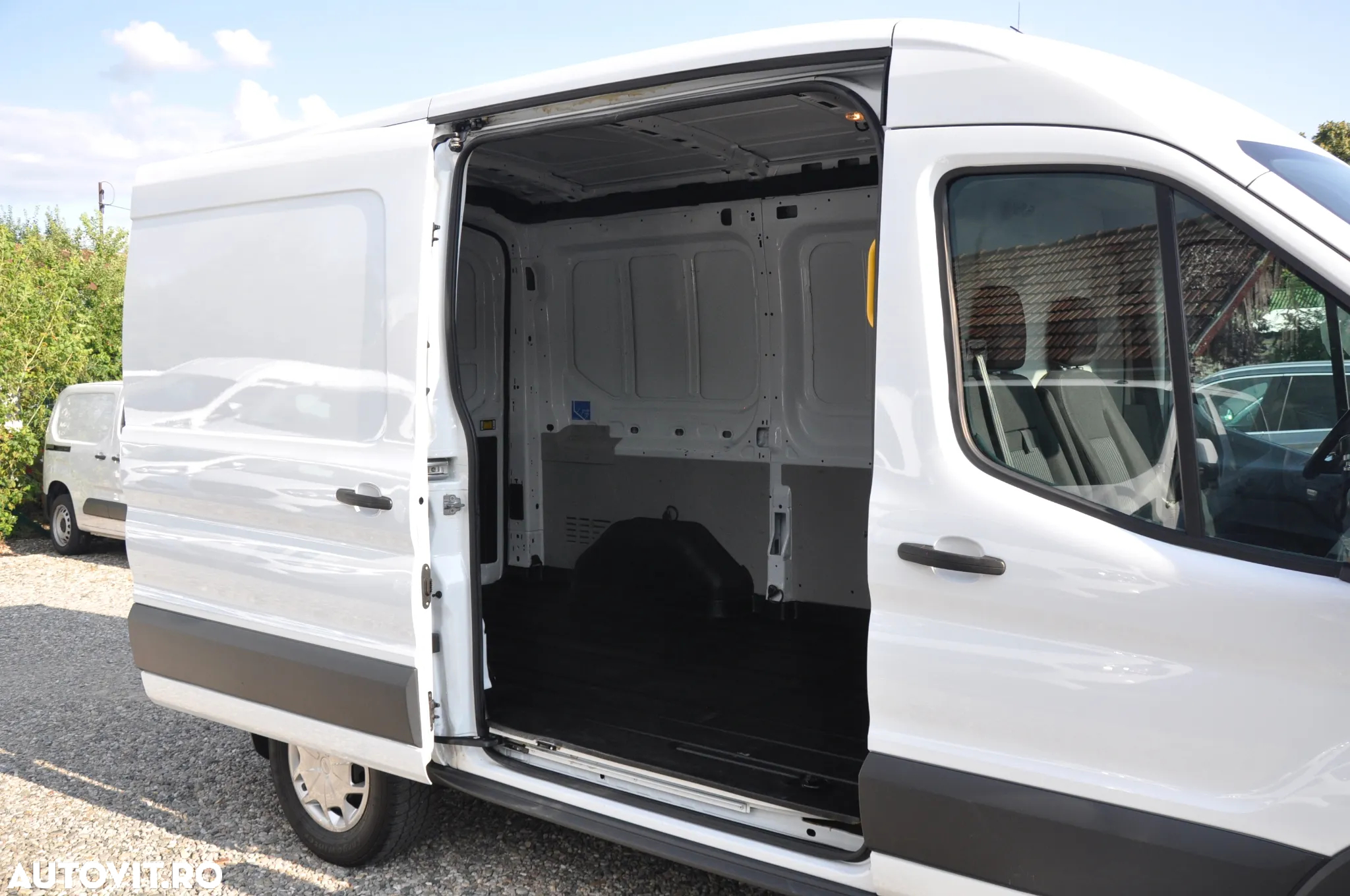 Ford Transit L2H2 Van - 11