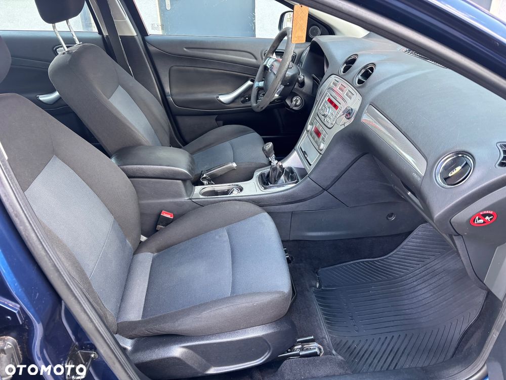 Ford Mondeo 2.0 TDCi Ambiente - 23