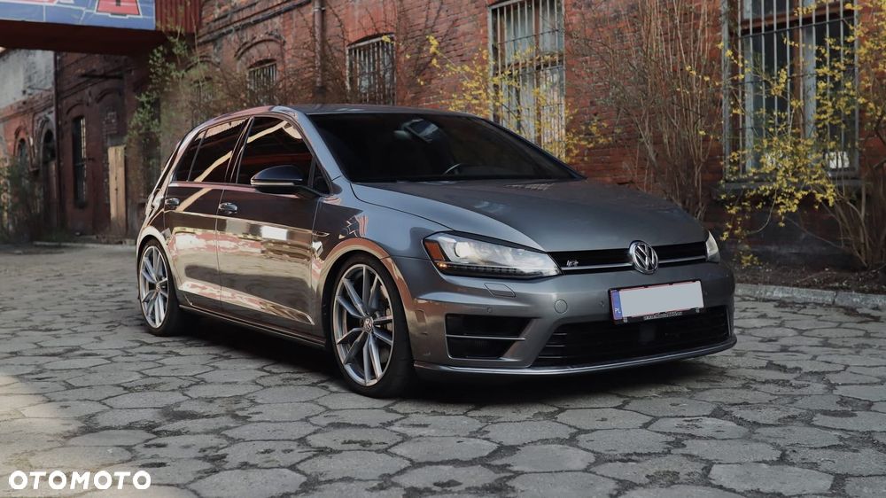 Volkswagen Golf - 1