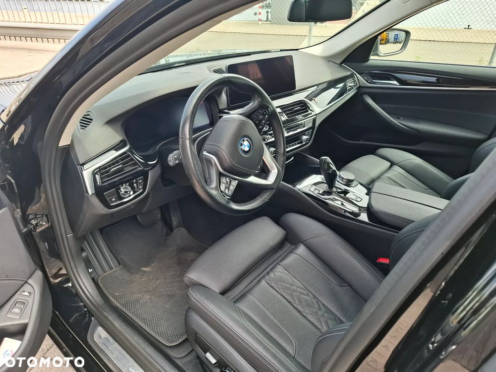 BMW Seria 5 530e Luxury Line sport - 10