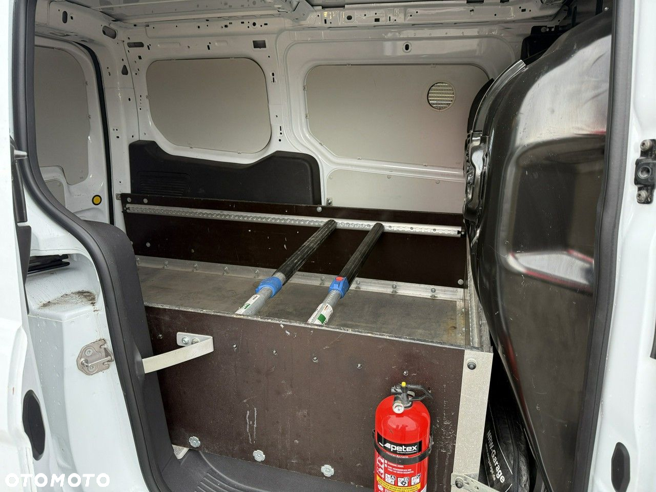 Ford Transit Connect - 16
