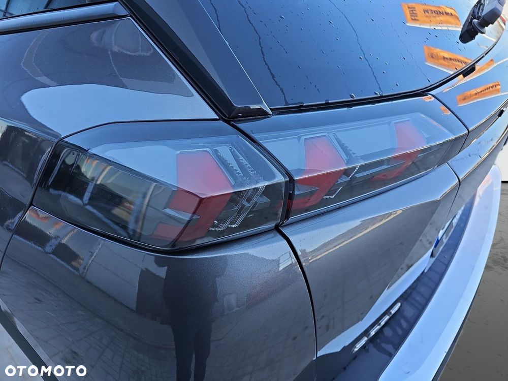 Peugeot 2008 PureTech 130 Allure S&S EAT8 - 11