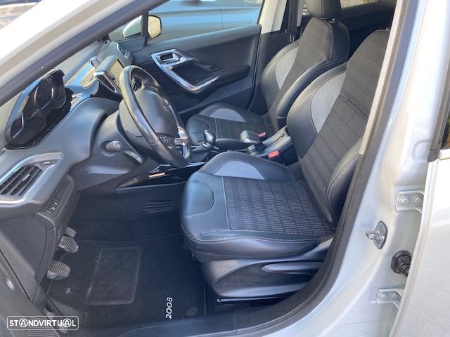 Peugeot 2008 1.2 VTi Allure - 4