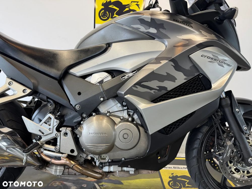 Honda VFR - 13