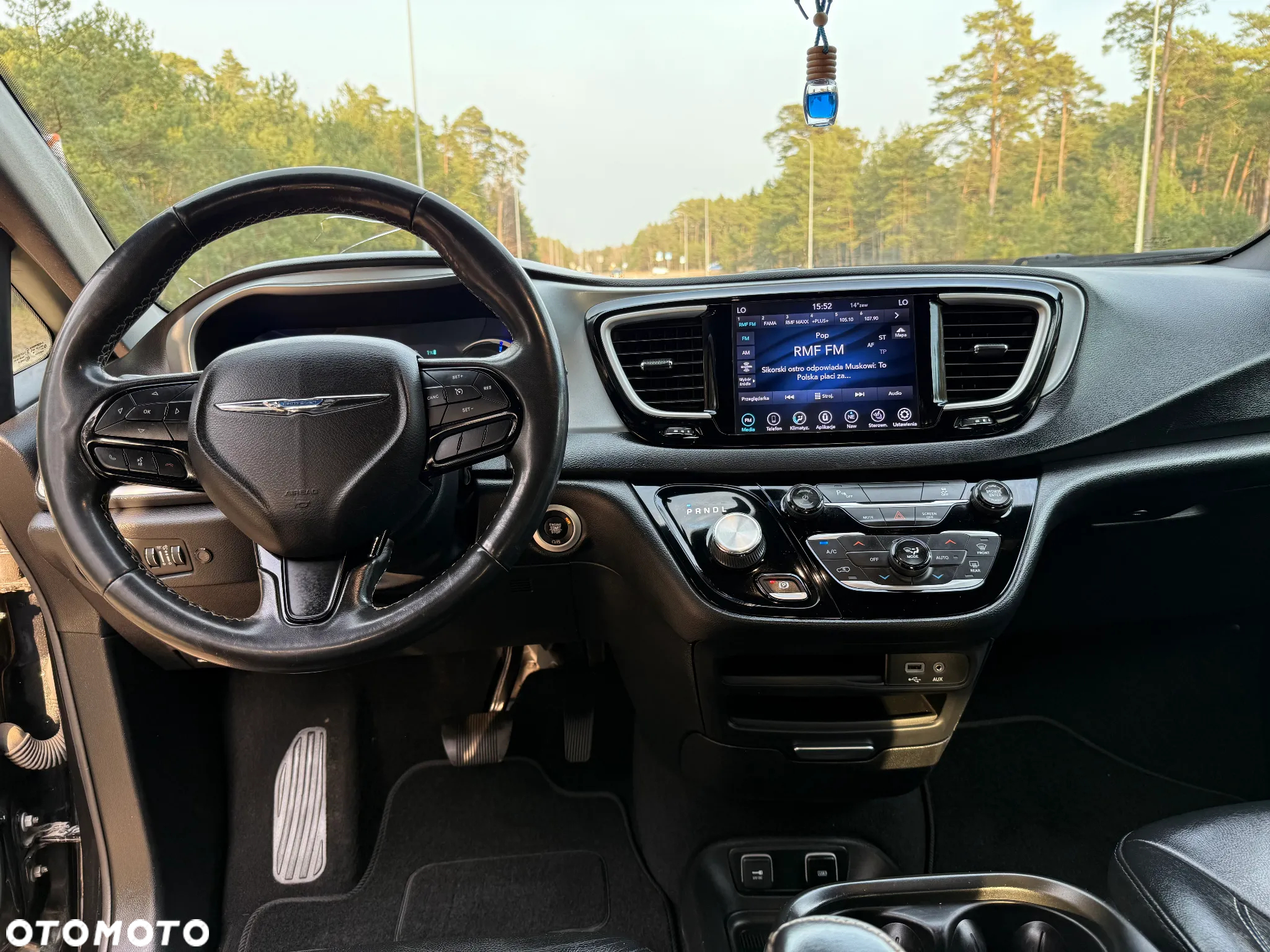 Chrysler Pacifica - 16