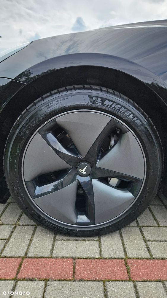 Tesla Model 3 - 11