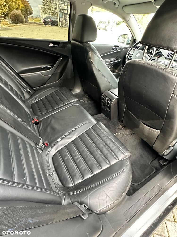Volkswagen Passat 2.0 TDI DPF Highline - 16