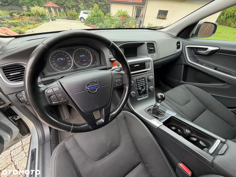 Volvo V60 D2 Kinetic - 24