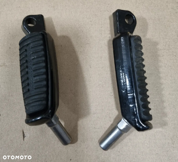 Harley Davidson Sportster V-Rod podnózek set stopka prawy lewy